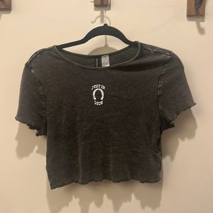 Divided cropped graphic baby tee with ruffle hem